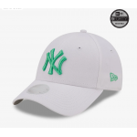 New York Yankees League Essential Womens White 9FORTY Adjustable Cap 9FORTY White 60240301