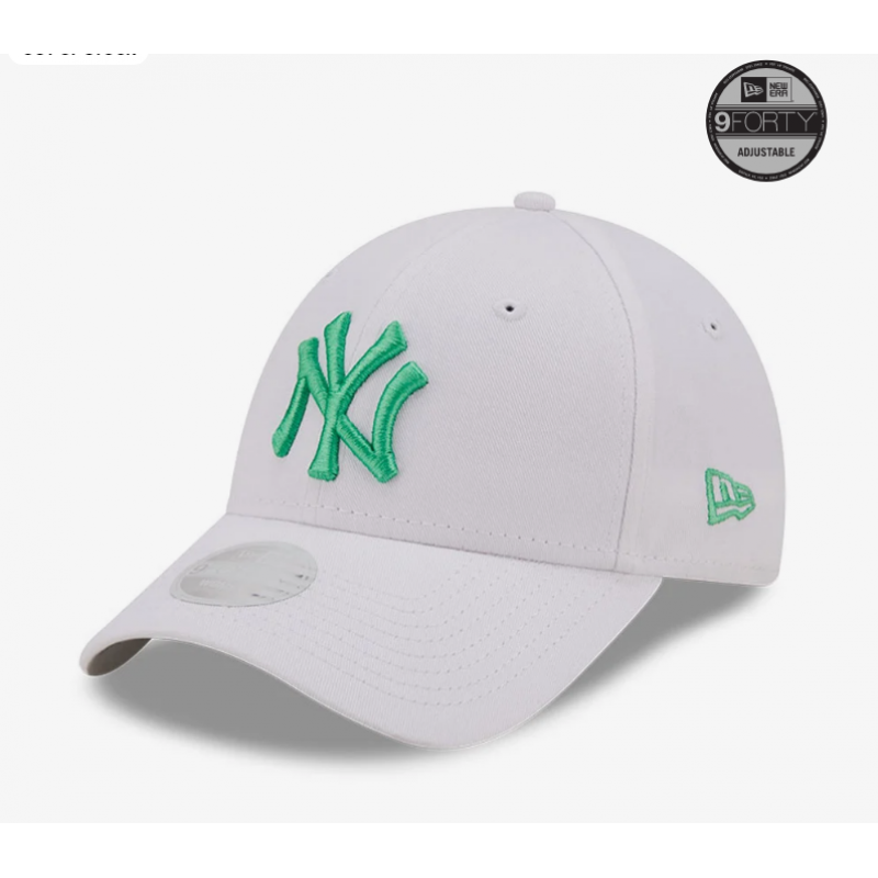 New York Yankees League Essential Womens White 9FORTY Adjustable Cap 9FORTY White 60240301