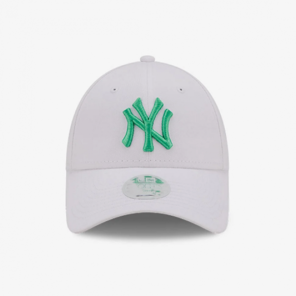 New York Yankees League Essential Womens White 9FORTY Adjustable Cap 9FORTY White 60240301