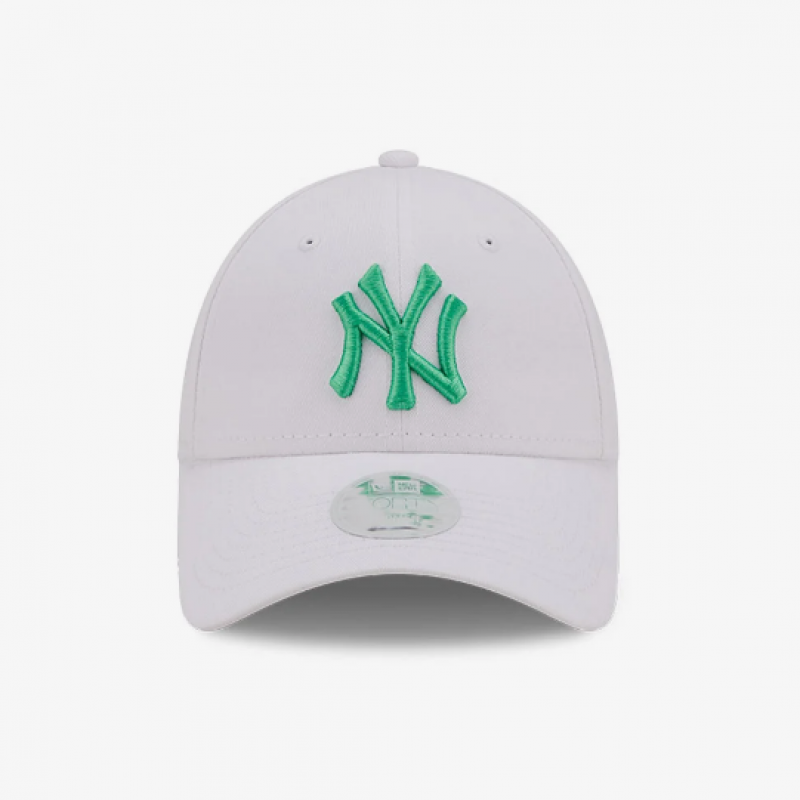 New York Yankees League Essential Womens White 9FORTY Adjustable Cap 9FORTY White 60240301